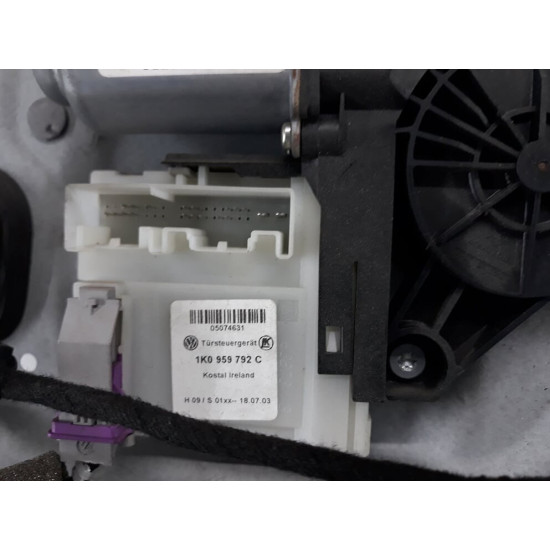 Macara geam electric dreapta fata VOLKSWAGEN GOLF 5 [ 2003 - 2009 ],  VOLKSWAGEN TOURAN (1T1, 1T2) [ 2003 - 2010 ] OEM 1T0959702