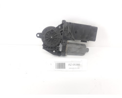 Motoras macara geam stanga fata VOLKSWAGEN TOUAREG (7LA, 7L6, 7L7) [ 2002 - 2013 ], PORSCHE CAYENNE (9PA) [ 2002 - 2010 ], AUDI A4 III (8EC, B7) [ 2004 - 2008 ] BOSCH 0130821765