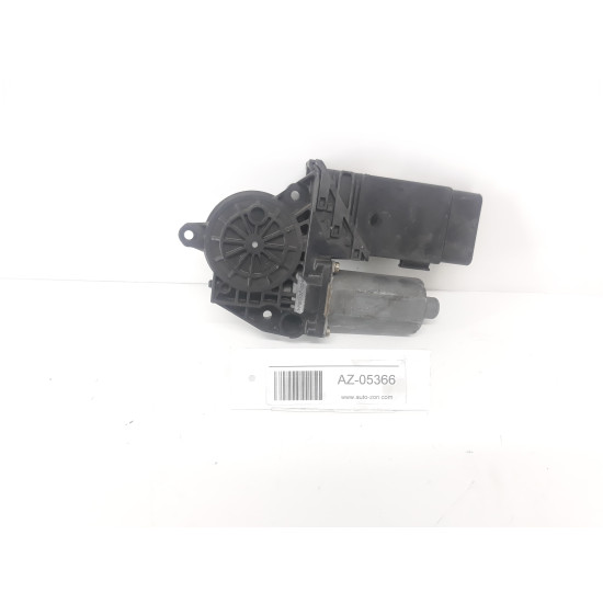 Motoras macara geam stanga fata VOLKSWAGEN TOUAREG (7LA, 7L6, 7L7) [ 2002 - 2013 ], PORSCHE CAYENNE (9PA) [ 2002 - 2010 ], AUDI A4 III (8EC, B7) [ 2004 - 2008 ] BOSCH 0130821765