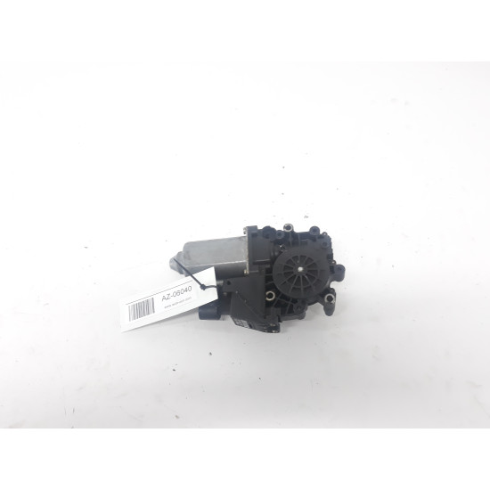Motoras Dreapta Fata Audi A4 B5  113846100
