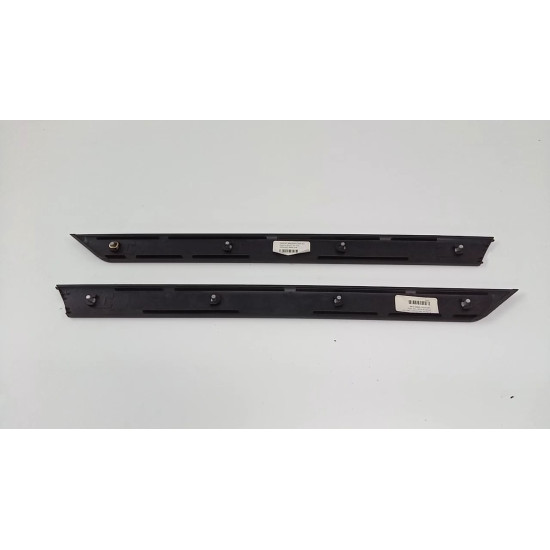 Set stanga / dreapta Ornamente  exterioare portiera fata BMW E46 1999 SH 8213995 / 8213996