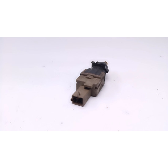 Comutator pedala ambreiaj Alfa Romeo 147 (937_) (2000 - 2010) Fiat BRAVO II (198_) (2006 - 2014) Citroen JUMPER Box (244) (2002 - 2006) Lancia MUSA (350_) (2004 - 2012) SH 46840511