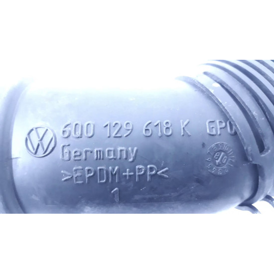 Furtun admisie Volkswagen Polo 9N 1.4 Benzina 6q0129618k