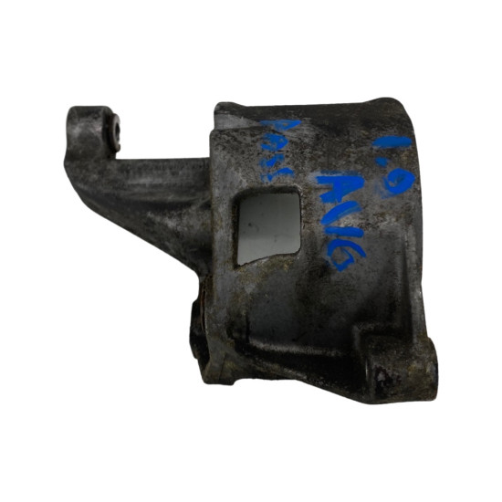 Suport pompa servodirectie VOLKSWAGEN PASSAT 1.9 TDI AVG (3B3) [ 2000 - 2005 ] OEM 028145523E