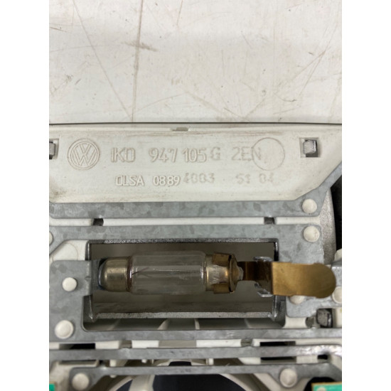Plafoniera VOLKSWAGEN GOLF V (1K1) [ 2003 - 2009 ] OEM 1K0947105