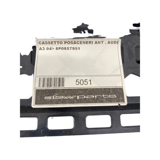 Scrumiera AUDI A3 II (8P1) [ 2003 - 2013 ] OEM 8P0857951