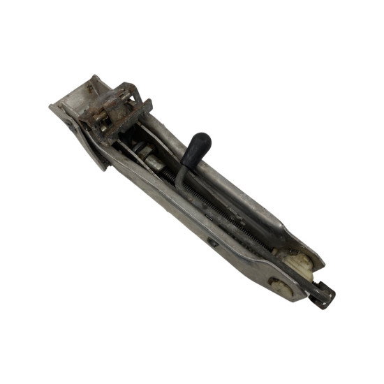 Cric VOLKSWAGEN BORA Estate (1J6) [ 1999 - 2005 ] OEM 8L0011031A / 8L0 011 031 A