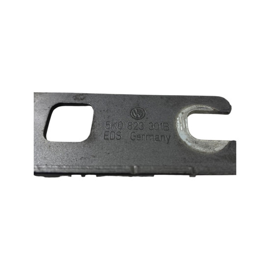 Balamale capota motor stanga fata VOLKSWAGEN GOLF VI 5K1 2008 - 2013 5K0823301B / 5K0 823 301 B