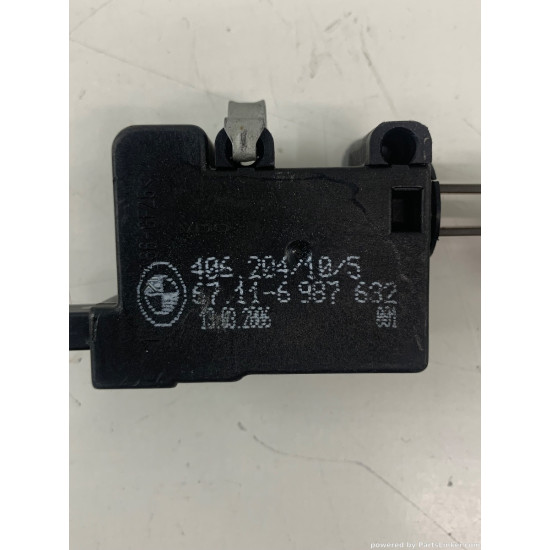 Actuator inchidere usita rezervo BMW 3 V Touring (E91) [ 2004 - 2012 ], BMW 3 V (E90) [ 2004 - 2012 ] OEM 6987632