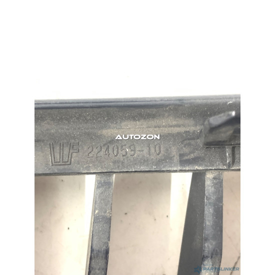 Grila radiator dreapta BMW 3 V (E90) [ 2004 - 2012 ] OEM 224059-10  7120008