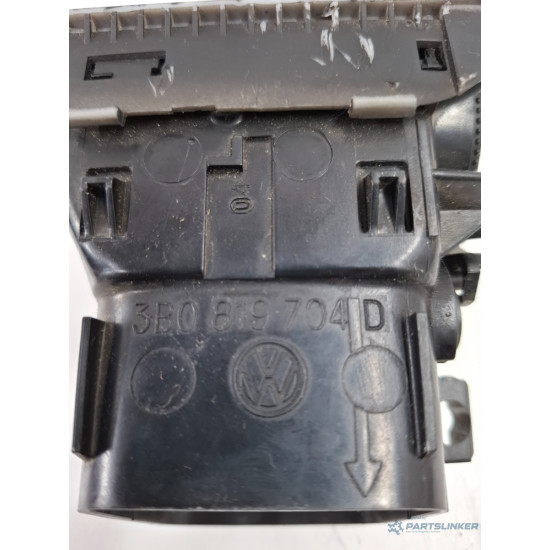 Grila de ventilatie bord centrala dreapta VOLKSWAGEN PASSAT 3B3 2000 - 2005 3B0819704D