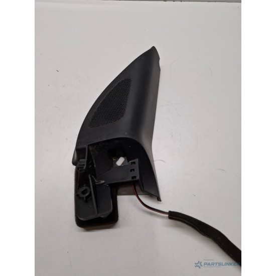 Cadru difuzor bord centrala dreapta fata VOLKSWAGEN GOLF V 1K1 2003 - 2009 1K0837994B