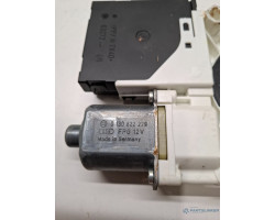 Motoras regulator geam portiera fata stanga fata VOLKSWAGEN GOLF V 1K1 2003 - 2009 0130822229