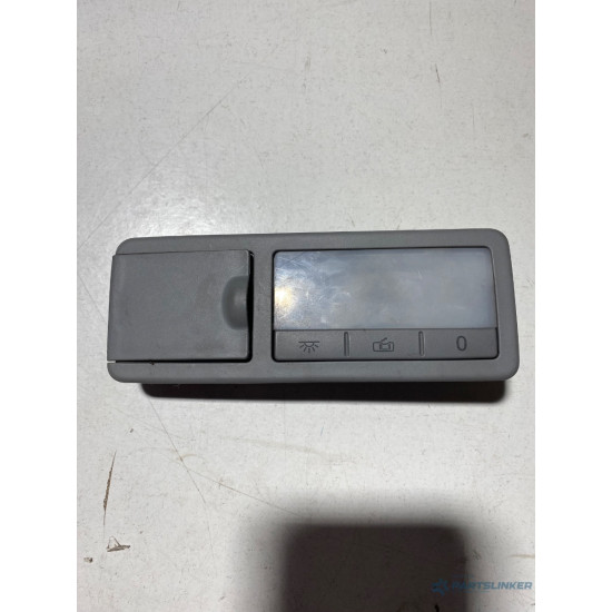 Lampa interioara habitaclu dreapta spate VOLKSWAGEN TOUAREG 7LA, 7L6, 7L7 2002 - 2013 V6 TDI BKS, CATA 7L0861688A