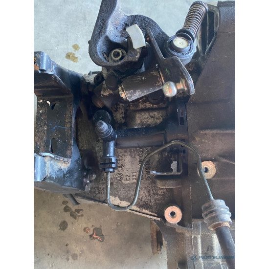 Cutie de viteze manuala 5 trepte SKODA FABIA 6Y2 1999 - 2008 1.4 16V AUA, BBY, BKY, VOLKSWAGEN POLO 9N_ 2001 - 2012 1.4 16V AUA, BBY, BKY 02T301103A