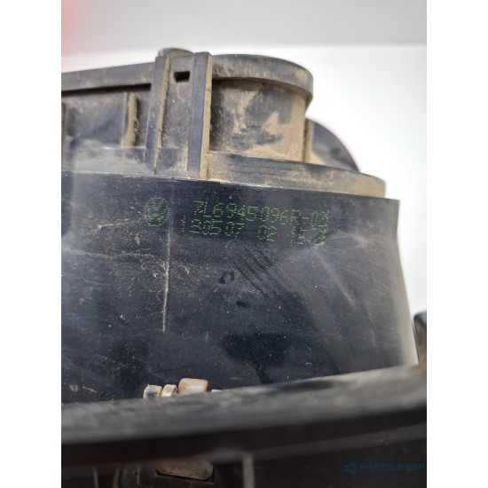 Lampa spate / Stop dreapta spate VOLKSWAGEN TOUAREG 7LA, 7L6, 7L7 2002 - 2013 V6 TDI BKS, CATA 7l6945096