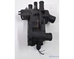 Carcasa termostat SEAT CORDOBA III 6L2 2002 - 2009, SKODA FABIA 6Y2 1999 - 2008, SEAT IBIZA IV 6L1 2002 - 2009 1.4 16V BBY, BKY, VOLKSWAGEN GOLF IV Variant 1J5 1999 - 2006 1.4 16V AHW, AKQ, APE, AXP, BCA 032121111