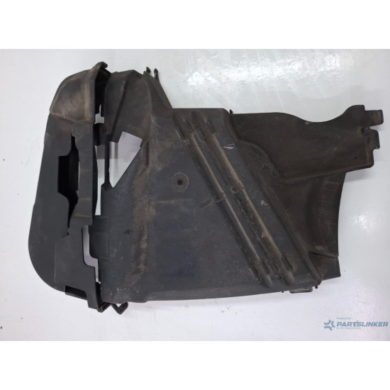 Capac motor (ornament) RENAULT CLIO II BB0/1/2_, CB0/1/2_ 1998 - >, RENAULT SCENIC II JM0/1_ 2003 - >, RENAULT LOGAN I LS_ 2004 - > 1.5 dCi K9K 792 8200653638