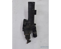 Carcasa termostat RENAULT MEGANE II Saloon LM0/1_ 2003 - >, RENAULT SCENIC II JM0/1_ 2003 - >, RENAULT CLIO II BB0/1/2_, CB0/1/2_ 1998 - >, RENAULT LOGAN I LS_ 2004 - > 1.5 dCi K9K 796 374994
