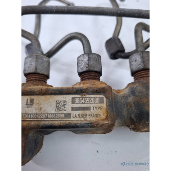 Rampa injectoare FORD FOCUS Saloon DFW 1999 - 2007 16V FYDA, FYDB, FYDC, FYDD, FYDH 9654592680