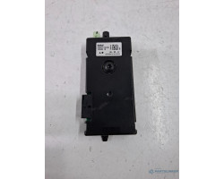 Amplificator semnal antena BMW 1 II F20 2010 - >, BMW 3 VI Touring F31 2011 - >, BMW 3 VI F30, F80 2011 - 2018 320 d B47 D20 A, N47 D20 C 9231178