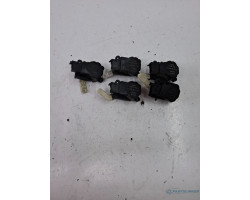 Motoras/actuator clapeta aer MERCEDES-BENZ E-CLASS W211 2002 - 2009, MERCEDES-BENZ C-CLASS II W203  2000 - 2007, MERCEDES-BENZ M-CLASS W163 1998 - 2005 ML 270 CDI OM 612.963