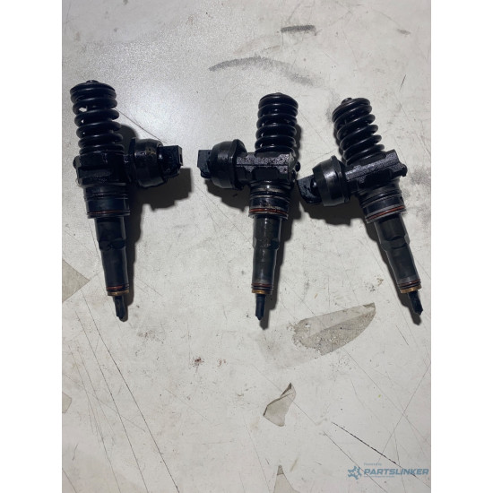 Injector AUDI A4 II 8E2, B6 2000 - 2005, VOLKSWAGEN PASSAT Variant 3B6 2000 - 2005 1.9 TDI AVF, AWX