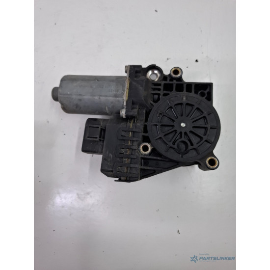 Motoras geam dreapta spate AUDI A6 II Avant 4B5, 4B6, C5 1997 - 2005 TDI AKE, BAU, BDH 0130821785