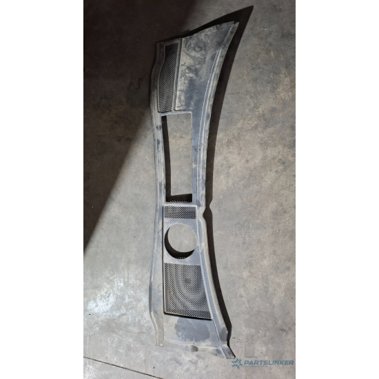 Grila stergator AUDI A6 II 4B2, 4B4, C5 1997 - 2005 4b1819417