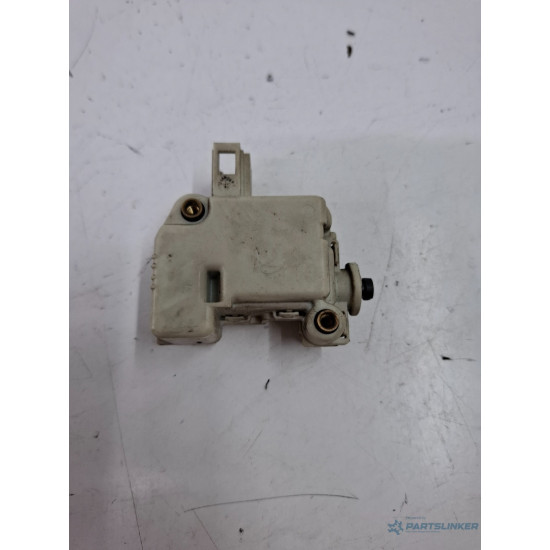 Motoras blocare usita rezervor combustibil VOLKSWAGEN POLO 9N_ 2001 - 20121.4 TDI AMF, BAY 3b0959781