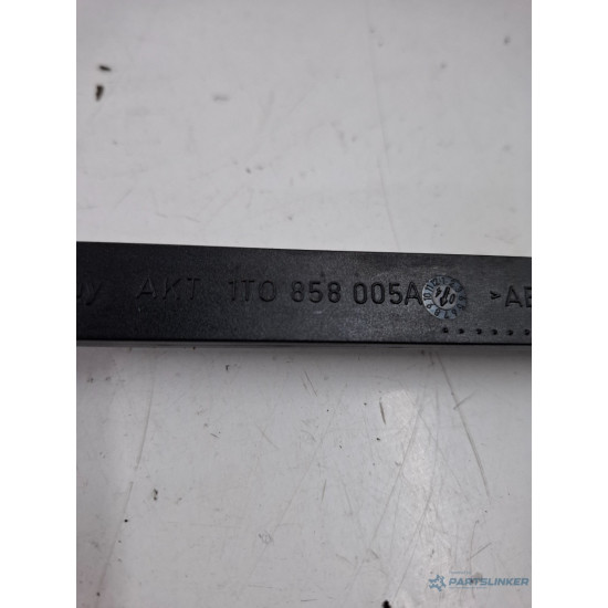 Suport central bord VOLKSWAGEN TOURAN 1T1, 1T2 2003 - 20102.0 TDI 16V BKD 1t0858005a