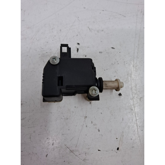 Motoras blocare usita rezervor combustibil VOLKSWAGEN GOLF PLUS 5M1, 521 2004 - 20131.9 TDI BKC, BLS, BXE 5m0810773