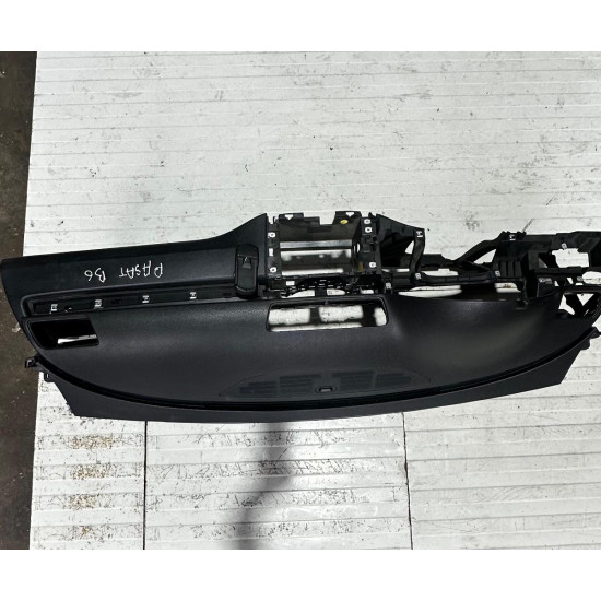 Panou de bord VOLKSWAGEN PASSAT Variant 3C5 2005 - 2011 2.0 TDI BMP