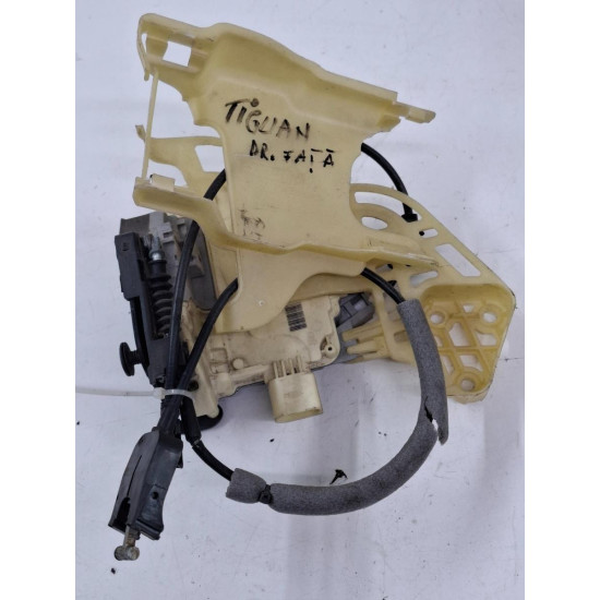 Broasca usa dreapta fata VOLKSWAGEN TIGUAN 5N_ 2007 - > 3c1837016a