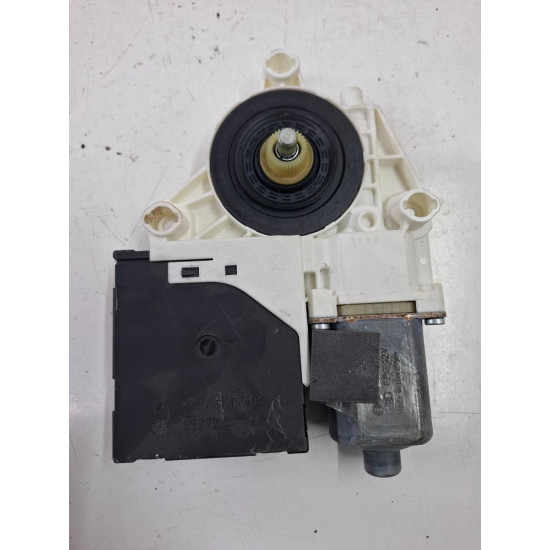 Motoras geam dreapta fata AUDI A3 II 8P1 2003 - 2013 8p0959802k