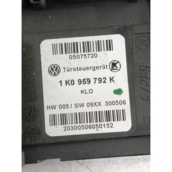 Motoras geam dreapta fata VOLKSWAGEN GOLF V 1K1 2003 - 2009 1k4837402t