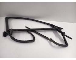 Rama geam stanga fata AUDI A6 III Avant 4F5, C6 2005 - 2011 4f0837629