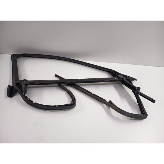 Rama geam stanga fata AUDI A6 III Avant 4F5, C6 2005 - 2011 4f0837629