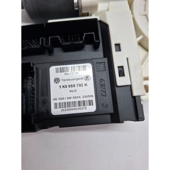 Motoras geam dreapta fata VOLKSWAGEN GOLF V 1K1 2003 - 2009 1k4837402t