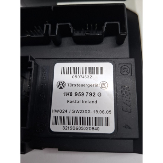 Motoras geam dreapta fata VOLKSWAGEN GOLF V COUPE 1K1 2003 - 2009 1k3837402n