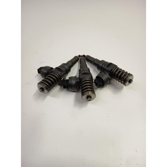 Injector combustibil VOLKSWAGEN GOLF PLUS 5M1, 521 2004 - 2013 1.9 TDI BKC, BLS, BXE 038130073ag