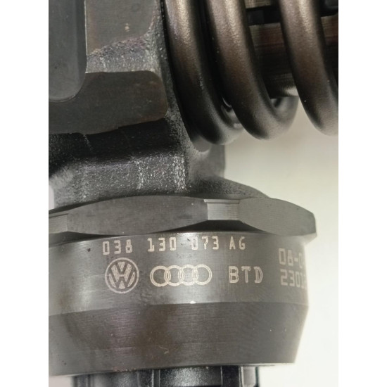 Injector combustibil VOLKSWAGEN GOLF PLUS 5M1, 521 2004 - 2013 1.9 TDI BKC, BLS, BXE 038130073ag