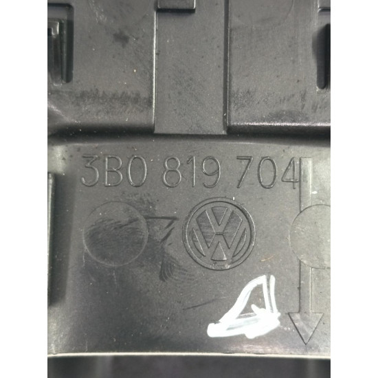 Grila de ventilatie laterala panou de bord dreapta fata VOLKSWAGEN PASSAT Estate 3B5 1997 - 2001 1.9 TDI AFN, AVG 3b0819704