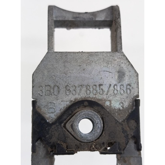 Maner/suport exterior portiera fata dreapta fata VOLKSWAGEN PASSAT Estate 3B5 1997 - 2001 1.9 TDI AFN, AVG 3b0837885