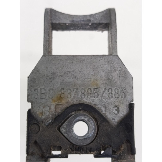 Maner/suport exterior portiera fata stanga fata VOLKSWAGEN PASSAT Estate 3B5 1997 - 2001 1.9 TDI AFN, AVG 3b0837886