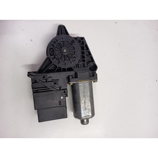 Motoras geam dreapta spate VOLKSWAGEN PASSAT Estate 3B5 1997 - 2001 1.9 TDI AFN, AVG 101438200
