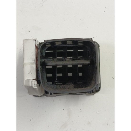 Grila de ventilatie laterala panou de bord stanga fata VOLKSWAGEN PASSAT Estate 3B5 1997 - 2001 1.9 TDI AFN, AVG 3b0819703